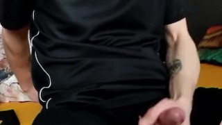 Horny sk8erboy hand cum