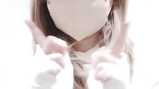がに股でしゃがみこんで男のちんこを卑猥な音を立ててしゃぶり上げるスーツOL