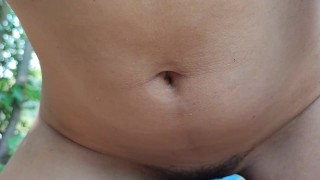 Habing sex on the shore of the lagoon.