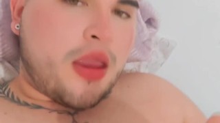 I love masturbating and playing with my milk.🤤