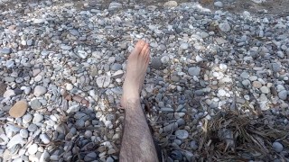 Hairy leg on the beach !!