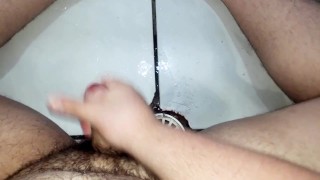 Me mijei e gozei no banheiro - Fernando Devil
