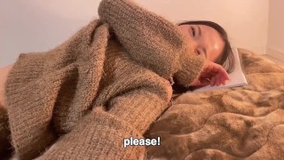 可愛いらしいパンツを擦り付けてSEXをおねだりするパイパン美少女にずらして挿入♡そのまま激しく突いて膣内射精！素人/顔出し/カップル/女子大生/歳の差/リアル/ハメ撮り/ニーハイ/ギャル/英語字幕