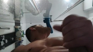 Chupo dildo y hago paja cuando no está mi mujer