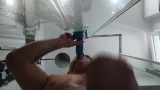 Chupo dildo y hago paja cuando no está mi mujer