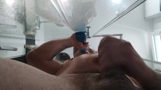 Chupo dildo y hago paja cuando no está mi mujer