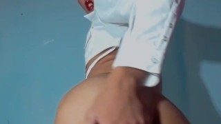 Jugando con mi colita💋😈