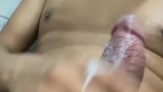 gay se la jala despues de una semana de abstinencia