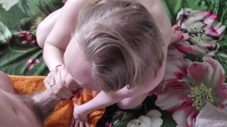 Безотказная русская студентка даёт во все дырки, кончил в рот
