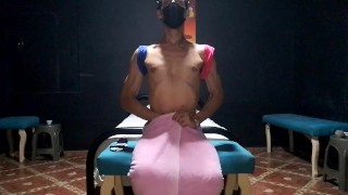 Yo podré ser tu madrastra y esta será tu habitación: Raba Erre