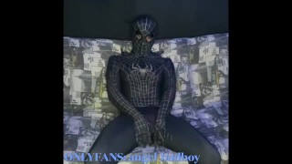 Chico amateur se toca su culito