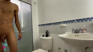 WHO WANTS TO SEE ME IN THE BATHROOM WHILE I SHAVE MY HUGE COCK?