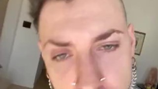 Il Diavolo Elettriko ringrazia una fan per amarlo