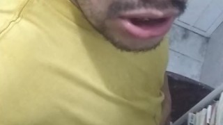 HOMBRE JOVEN DE LENTES COGE CON UN PEPINO ESTRECHO 🤓🥒 / GUY IN GLASSES FUCKS WITH A TIGHT CUCUMBER