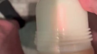 Sex dans la salle de bain avec mon fleshlight