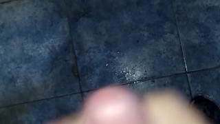 Pajeandome en el baño