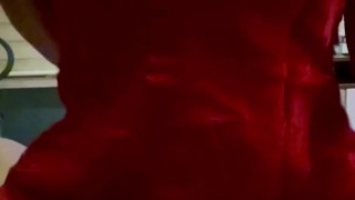 Hermosa MILF En Camison Rojo con Grandes Tetas Le Encanta Montar Mi Verga