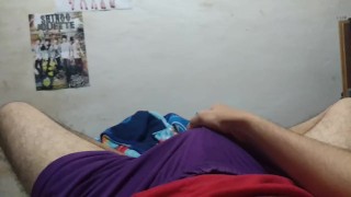 BULTOS ENORMES EN SHORTS MORADOS 🍆😈💜 / HUGE BULGES IN PURPLE SHORTS 🍆😈💜