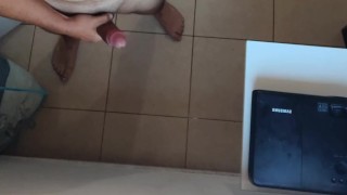 Pene al aire, disfruto tocarme