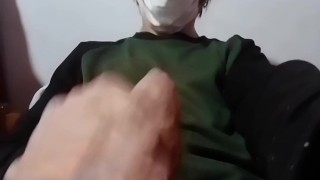 Masturbando mi polla sin cortar muy peluda