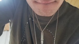 Svuoto le mie palle dal latte dopo aver giocato con il mio culo (SCHIZZATA PAZZESCA)