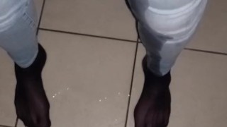 Pee jeans risky public