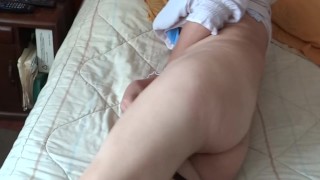 I take out my dick and jerk off in front of my friend's stepmother, she gets turned on and masturbat