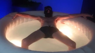 jacuzzi piss meada en jacuzy