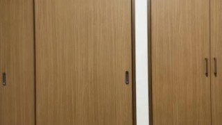 日本人美女が露出度の高い服を着てオナニー