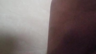 Una rica jalada antes de un refrescante baño