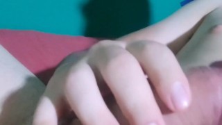 Jovencito se masturba lindo pene precoz