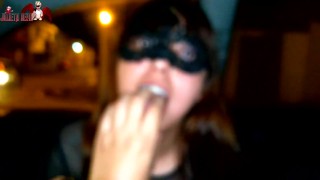 Casi me DESCUBREN pero no puedo dejar de hacerlo en PÚBLICO - by JulietaDevil