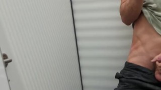 Nel camerino della Decathlon
