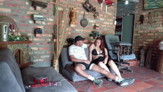 NOS QUEDAMOS SOLOS EN UNA CABAÑA Y MI PADRASTRO ME COGE MIENTRAS MI MAMÁ NO ESTA-highlight