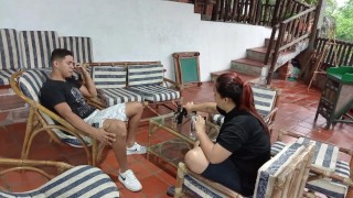 MI CUÑADO SE QUEDA DESCANSANDO Y YO APROVECHO PARA CHUPARLE ESA VERGA TAN RICA Y LUEGO COGER 1 parte