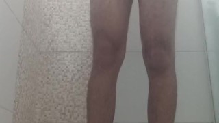 teen twink sexy white 18 anos tomando banho molhadinho