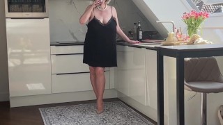 Afternoon sun horny housewife finger fuck