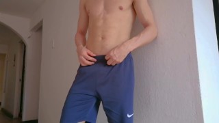 Que rico ver salir el semen verdad ?