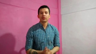 Barbero le da sexo oral a un cliente en su salon. Se come la leche de su gran polla- Relato sexual