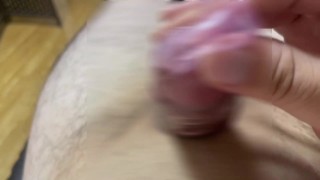 寸止め続けてがまん汁でグチョグチョに・・・最後は射精の瞬間も