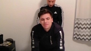 Zwei geile Gay Boys wollen Outdoor ficken