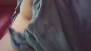 Me masturbo bien rico cuando me dejan solita