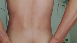 se masturba no quarto