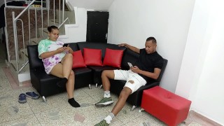 MI CACHONDA HIJASTRA ME SEDUCE MIENTRAS SE QUITA LA ROPA PARTE 1