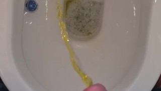 I fucked an alien and now my piss is flourescent yellow!!👽