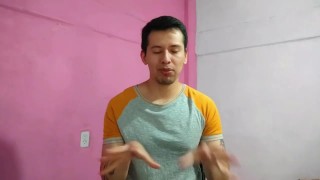 Fui por primera vez a unas cabinas ! y termine cogiendo con mi amigo el dotado mientras nos espiaban