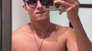 Comprando ropa me pongo cachondo en los vestidores