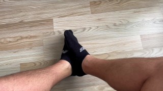 Hunk solo foot playing