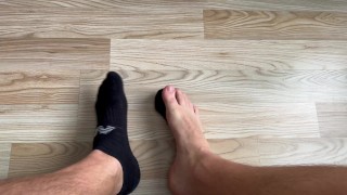 Hunk solo foot playing