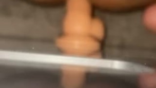 Throwing that ass back😈